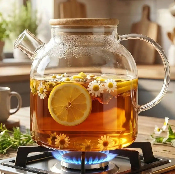 Théière en verre sur le feu