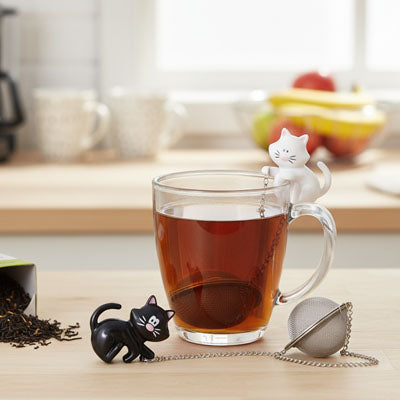 Boule a the avec design chat dans un verre the