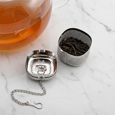 Infuseur the ouvert dedans feuille de the