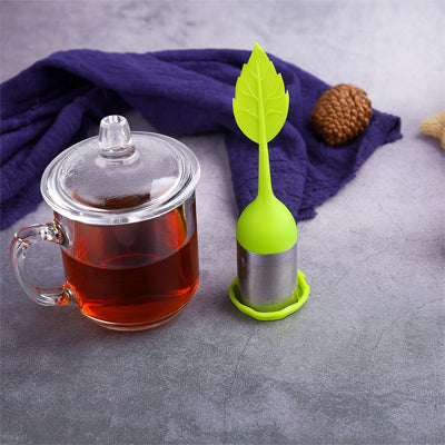 infuseur a the poignee silicone a cote verre