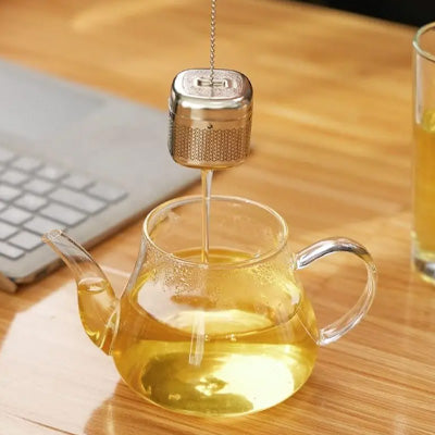 infuseur the egoutte dans une theiere